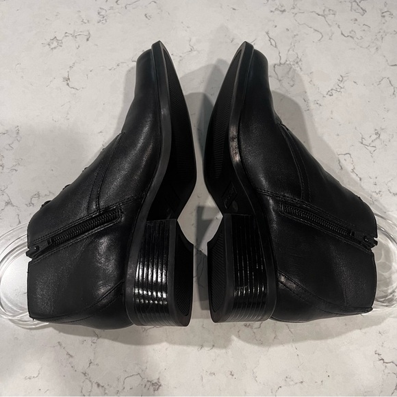 LIZ BAKER Leather Button Ankle Boots Size 6 NWOB - Picture 8 of 14